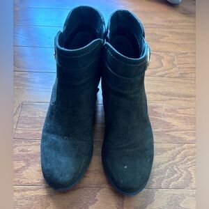 Women’s Suede Ankle Boots - size: 7 (super comfortable // great condition)